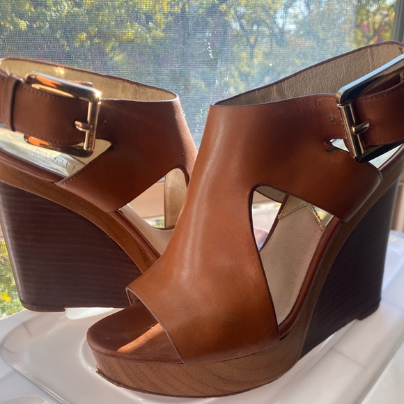 Michael Kors platform heels - Picture 3 of 7